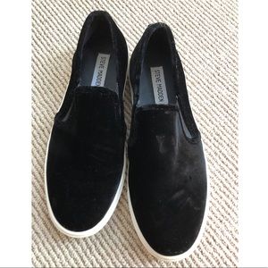 Steve Madden Velvet Slip On